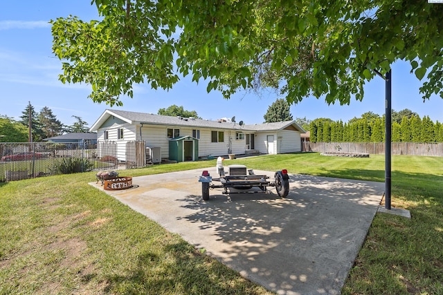 2120 Austin St, Richland, WA 99354 - back of house featuring an outdoor fire pit and a patio