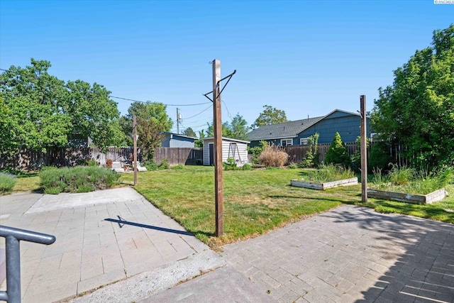 3011 W Hood Ave, Kennewick, WA 99336 - view of yard featuring a vegetable garden, a shed, a patio, and an outdoor structure