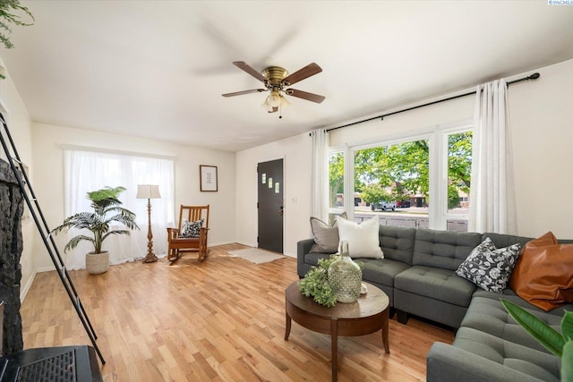 3011 W Hood Ave, Kennewick, WA 99336 - living room featuring light wood-style floors, a ceiling fan, and baseboards