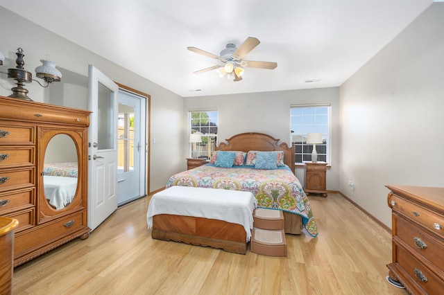 2532 W 32nd Ave, Kennewick, WA 99337 - bedroom with light wood-style floors and a ceiling fan