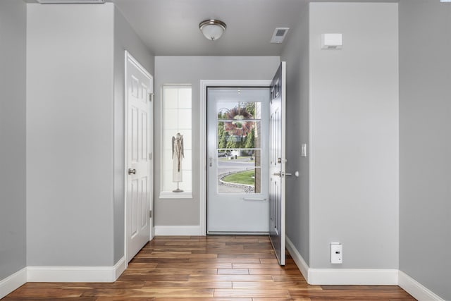 2532 W 32nd Ave, Kennewick, WA 99337 - foyer entrance with wood finished floors and baseboards