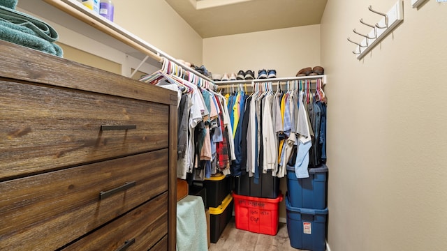 4902 NW Commons Dr, Pasco, WA 99301 - walk in closet featuring wood finished floors