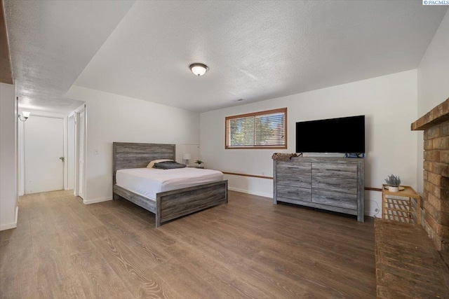 2132 Cascade Ave, Richland, WA 99354 - bedroom with wood finished floors and a textured ceiling