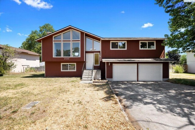 2132 Cascade Ave, Richland, WA 99354 - bi-level home with driveway, an attached garage, and a front lawn