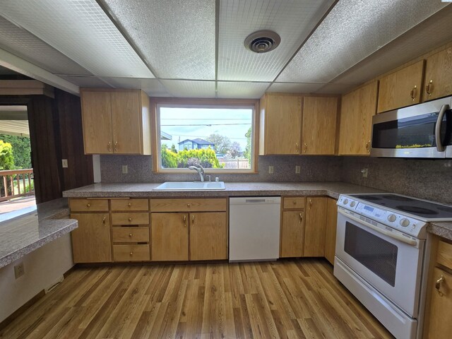 5307 W Irving St, Pasco, WA 99301 - kitchen with white appliances, a sink, decorative backsplash, and light wood-style floors