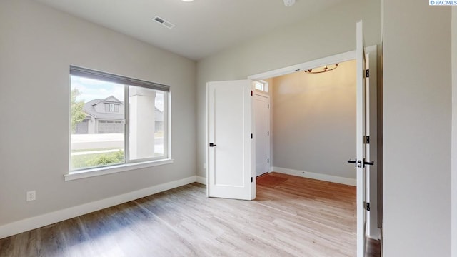 4801 White Dr, Richland, WA 99352 - unfurnished bedroom featuring multiple windows and light hardwood / wood-style flooring