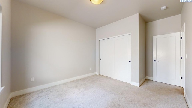 4801 White Dr, Richland, WA 99352 - unfurnished bedroom featuring light carpet and a closet