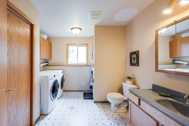 495 NW Robert St, Pullman, WA 99163 - laundry area featuring washing machine and dryer and light flooring