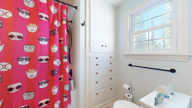420 SE Dexter St, Pullman, WA 99163 - bathroom with toilet