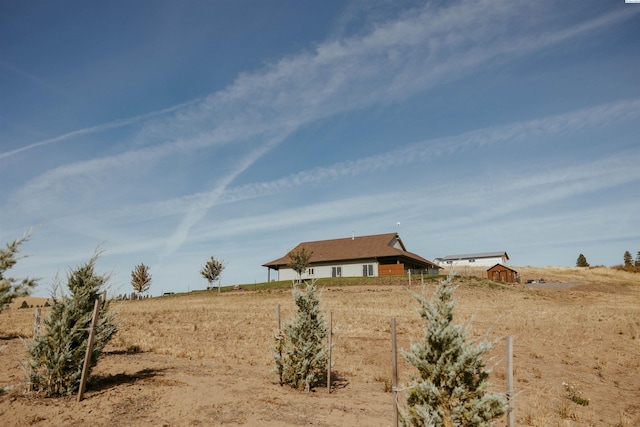 view of yard with a rural view