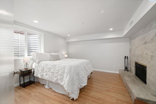 2115 W 8th Pl, Kennewick, WA 99336 - bedroom featuring light wood finished floors, baseboards, a tiled fireplace, and recessed lighting