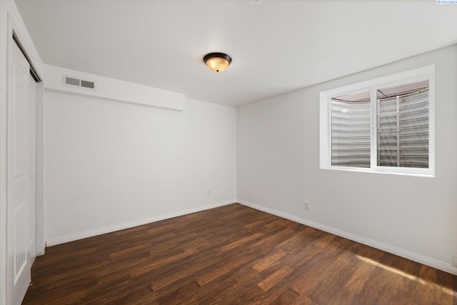 2115 W 8th Pl, Kennewick, WA 99336 - unfurnished bedroom featuring dark wood-style floors, baseboards, and a closet