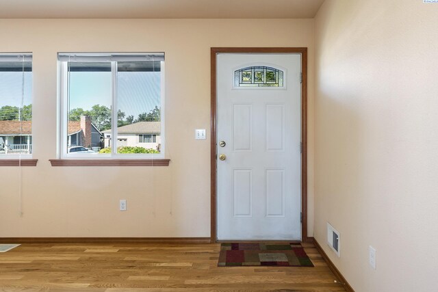 2020 Newcomer Ave, Richland, WA 99354 - entrance foyer featuring wood finished floors