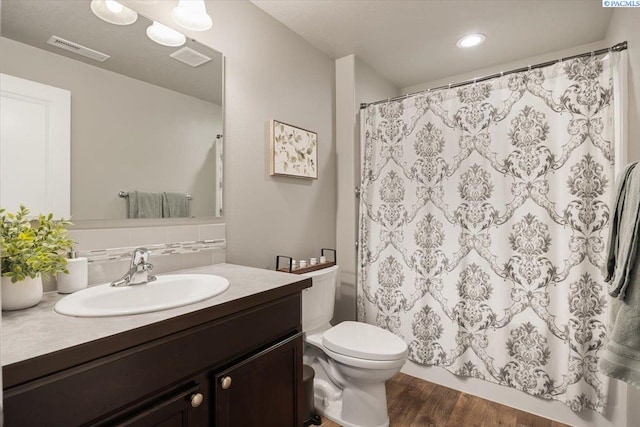 2909 S Jean St, Kennewick, WA 99336 - full bathroom featuring vanity, wood finished floors, tasteful backsplash, a shower with curtain, and recessed lighting