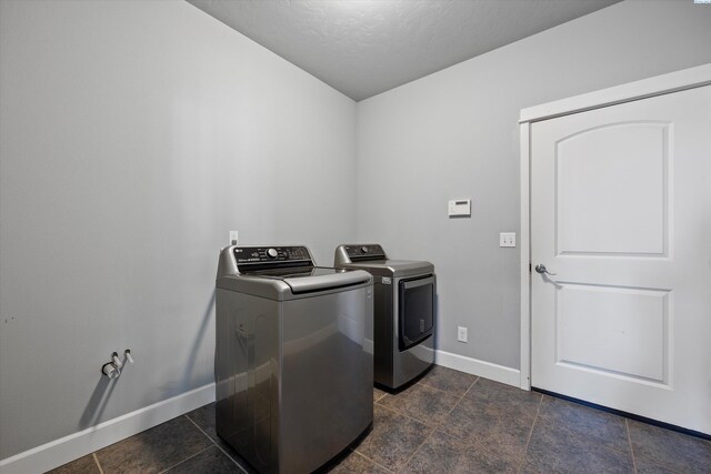 874 Pikes Peak Dr, West Richland, WA 99353 - washroom featuring washer and clothes dryer, baseboards, dark tile patterned flooring, and a textured ceiling