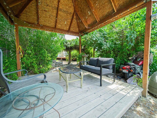 902 W 44th Pl, Kennewick, WA 99337 - deck featuring an outdoor hangout area and a gazebo