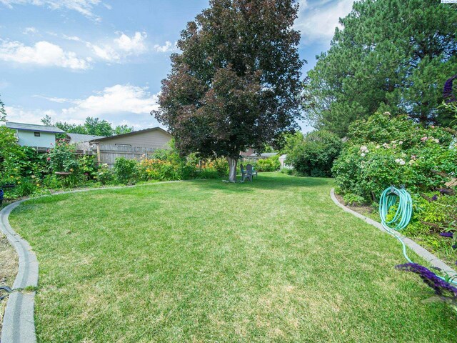 902 W 44th Pl, Kennewick, WA 99337 - view of grassy yard
