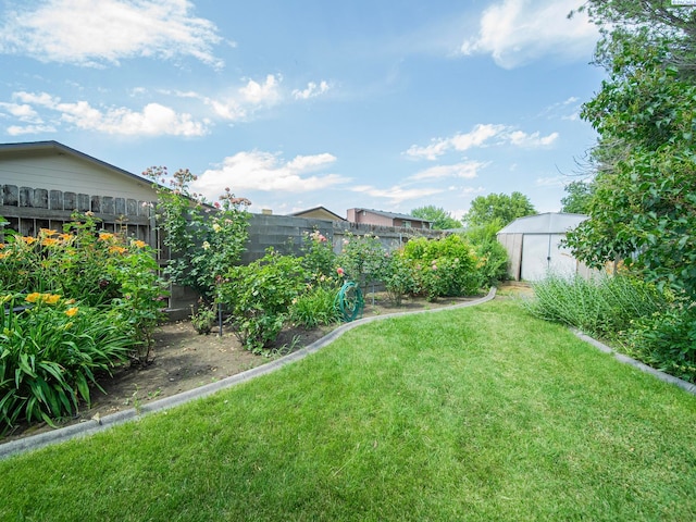 902 W 44th Pl, Kennewick, WA 99337 - fenced backyard with a storage shed