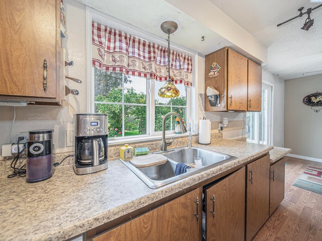 902 W 44th Pl, Kennewick, WA 99337 - kitchen with light countertops, a textured ceiling, brown cabinetry, and dark wood finished floors