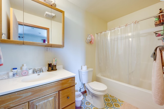 815 NE Illinois St, Pullman, WA 99163 - bathroom with tile patterned floors, shower / bath combo with shower curtain, vanity, and toilet