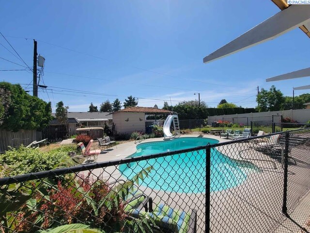 910 King St, Grandview, WA 98930 - photo 3