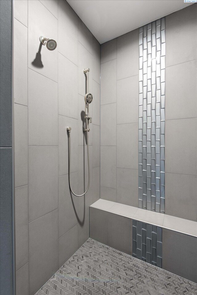 325 Soaring Hawk, Richland, WA 99352 - bathroom featuring tiled shower