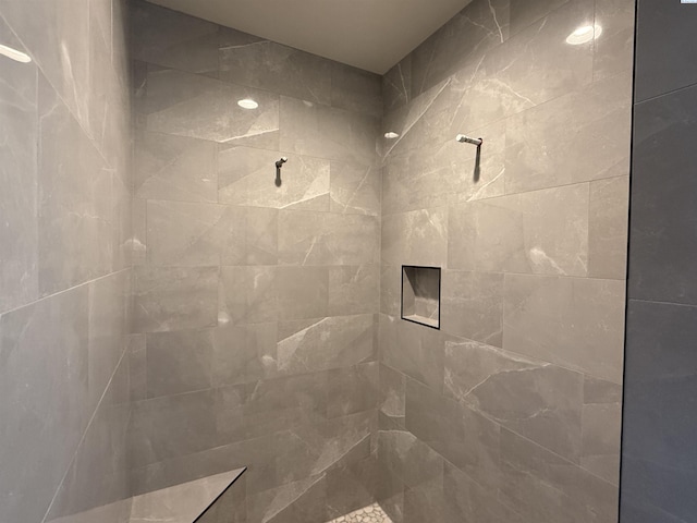 692 Lazio Way, Richland, WA 99352 - full bathroom with a tile shower