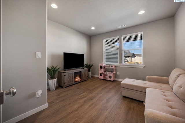 234 Ladera St, Prosser, WA 99350 - living room with visible vents, baseboards, wood finished floors, and recessed lighting