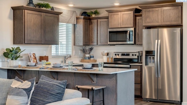 643 S Zeelar St, Kennewick, WA 99336 - kitchen featuring appliances with stainless steel finishes, a breakfast bar, and light countertops