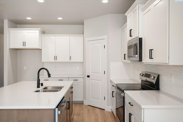 7136 W 28th Pl, Kennewick, WA 99338 - kitchen with stainless steel appliances, white cabinets, light wood-style floors, recessed lighting, and backsplash