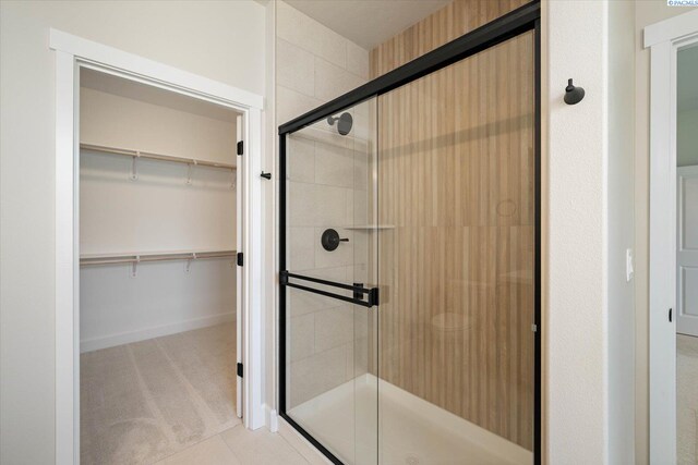 7136 W 28th Pl, Kennewick, WA 99338 - full bathroom with a stall shower and a spacious closet