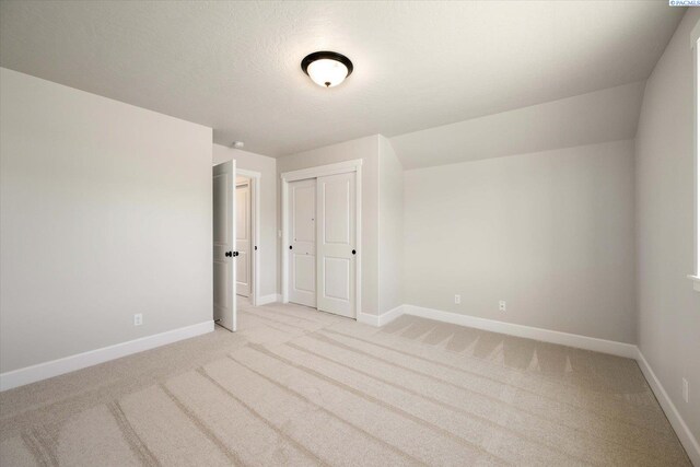 7136 W 28th Pl, Kennewick, WA 99338 - unfurnished room featuring light carpet and baseboards