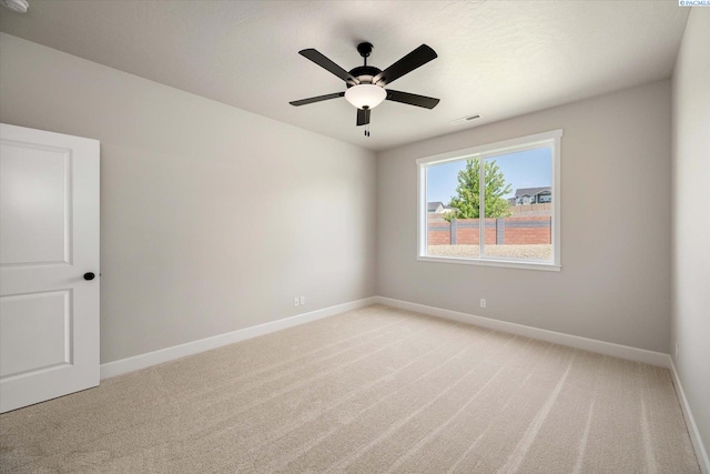 7136 W 28th Pl, Kennewick, WA 99338 - unfurnished room with light carpet and a ceiling fan