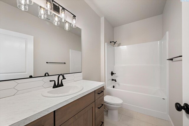 7136 W 28th Pl, Kennewick, WA 99338 - bathroom with vanity, bathing tub / shower combination, backsplash, and tile patterned flooring
