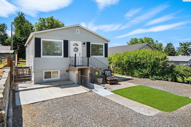 1205 N Union St, Kennewick, WA 99336 - view of front of property featuring a patio