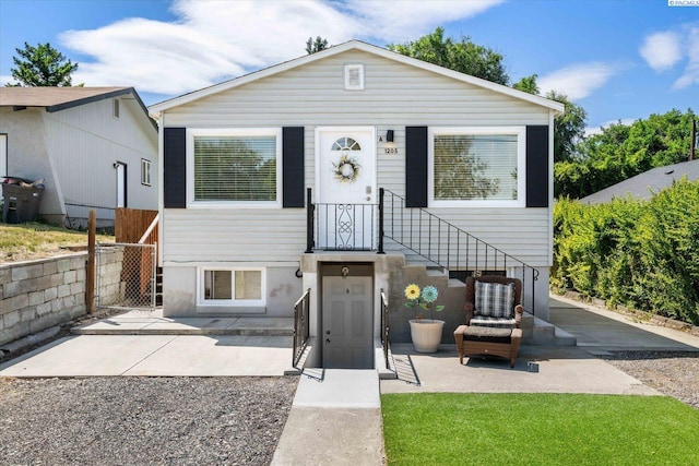 1205 N Union St, Kennewick, WA 99336 - view of front of property with a patio area
