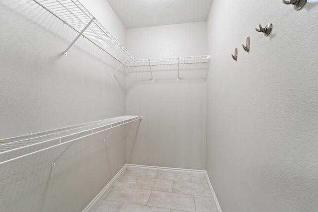 9411 Vincenzo Dr, Pasco, WA 99301 - walk in closet featuring light tile patterned floors