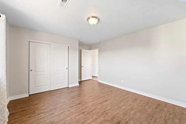 9411 Vincenzo Dr, Pasco, WA 99301 - unfurnished bedroom featuring wood finished floors and a closet