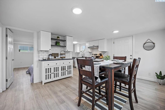 807 Snow, Richland, WA 99352 - dining room with light wood-style floors, plenty of natural light, and recessed lighting