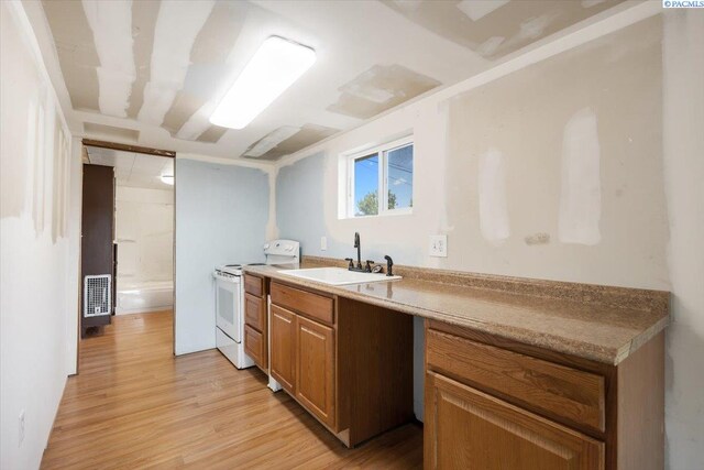 807 Snow, Richland, WA 99352 - kitchen featuring electric range, light wood finished floors, and brown cabinetry