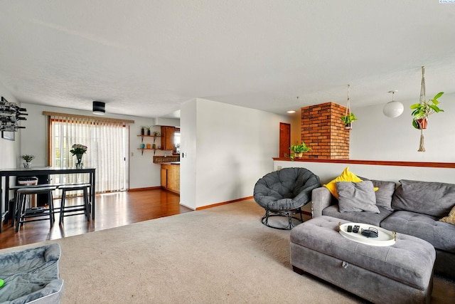 1584 Cimarron Ave, Richland, WA 99352 - carpeted living area featuring baseboards