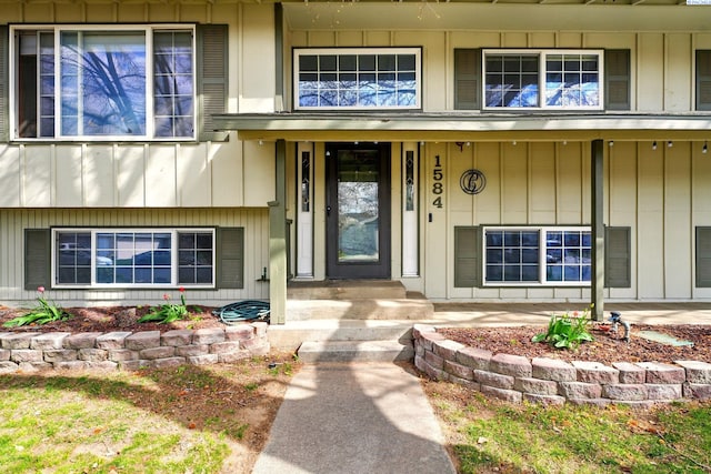 1584 Cimarron Ave, Richland, WA 99352 - entrance to property featuring board and batten siding