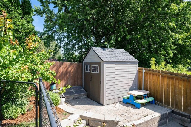 200 High Meadows St, Richland, WA 99352 - view of shed featuring a fenced backyard
