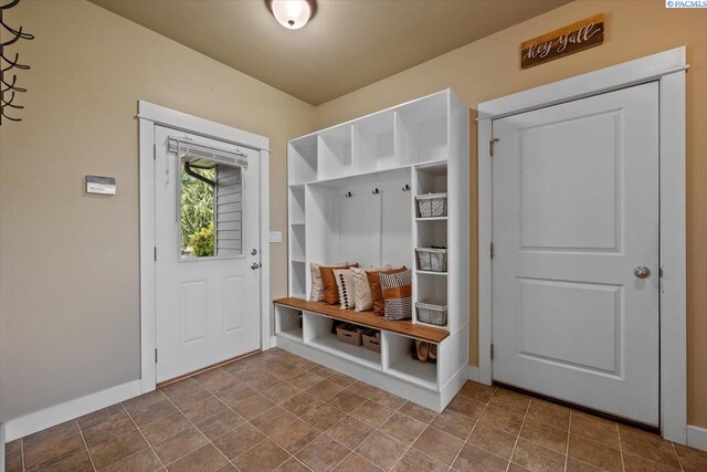 168715 W Johnson Rd, Prosser, WA 99350 - mudroom with baseboards