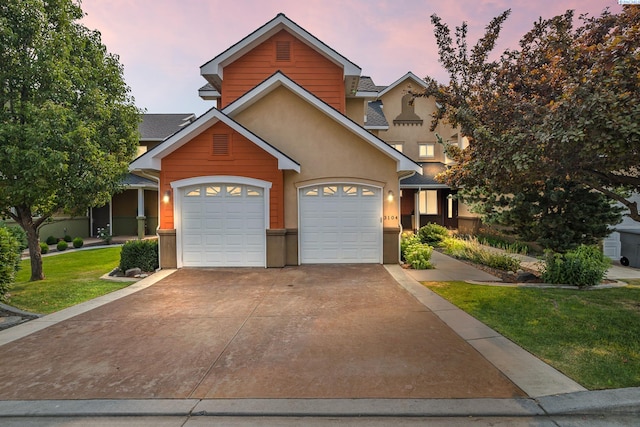 view of front of house featuring a yard and a garage