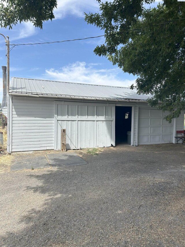 15440 W Johnson Rd, Prosser, WA 99350 - view of garage