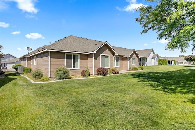 106 Muirfield Ln, Pasco, WA 99301 - ranch-style home featuring a front lawn and a residential view