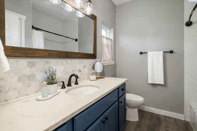 5 Hollyhock Ct, Pasco, WA 99301 - full bath with tasteful backsplash, wood finished floors, a shower with shower curtain, and vanity