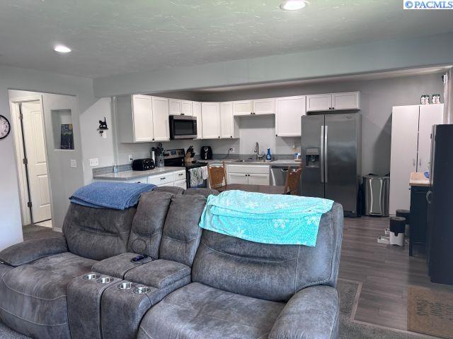 526 S 40th Ave, West Richland, WA 99353 - photo 8