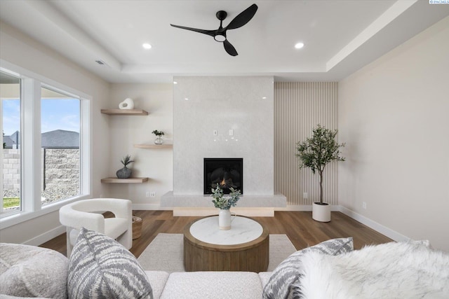 561 Lazio Way, Richland, WA 99352 - living room featuring wood finished floors, ceiling fan, healthy amount of natural light, baseboards, and recessed lighting